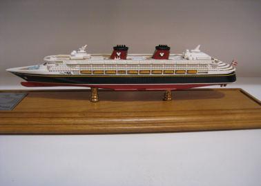 Eurotrain025k Корабль Круизный лайнер Disney Magic 30,4 см 